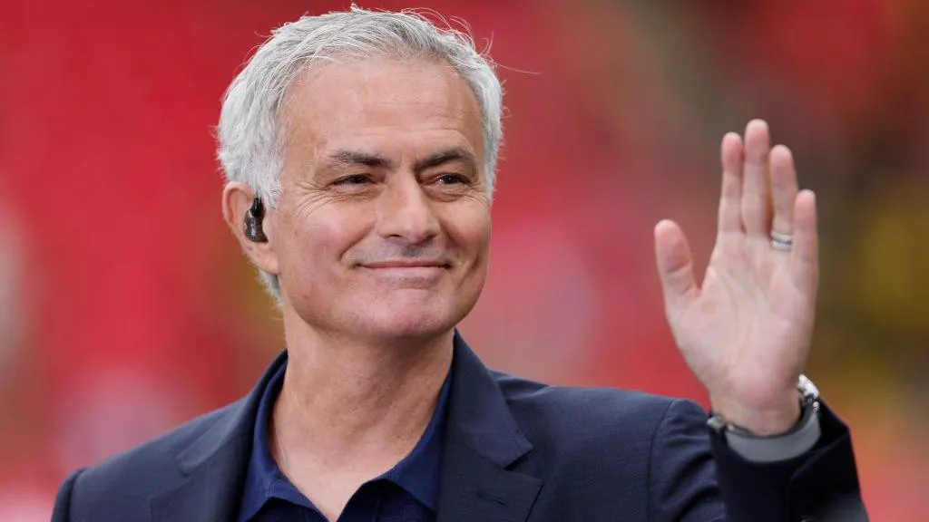 Which person would say no to this Portuguese giant? - Mourinho arrives for talks
