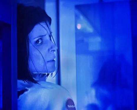 This Sci-Fi Thriller Review: Jump-Scares and Mysterious Phenomena in a Luxury Setting